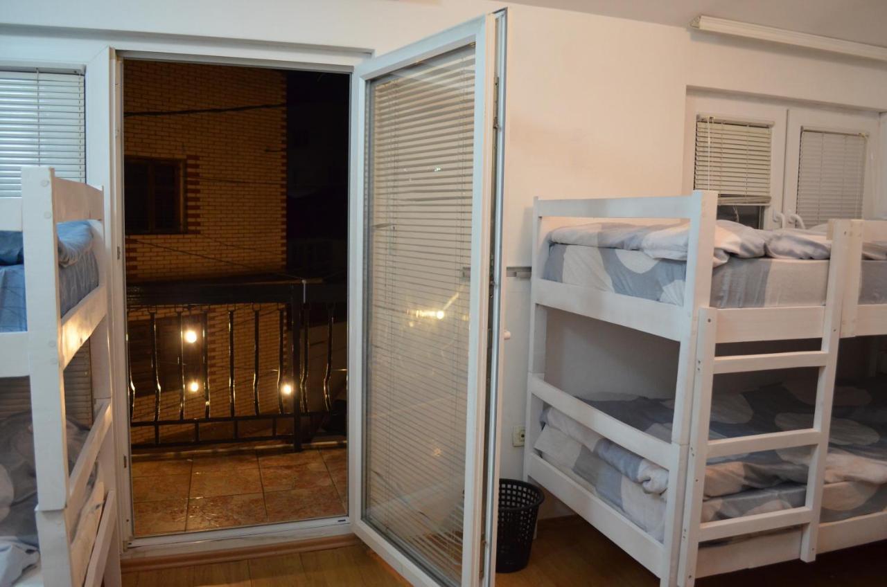 Moonlight Hostel Prishtinë Ngoại thất bức ảnh