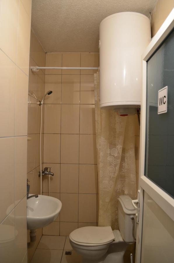 Moonlight Hostel Prishtinë Ngoại thất bức ảnh