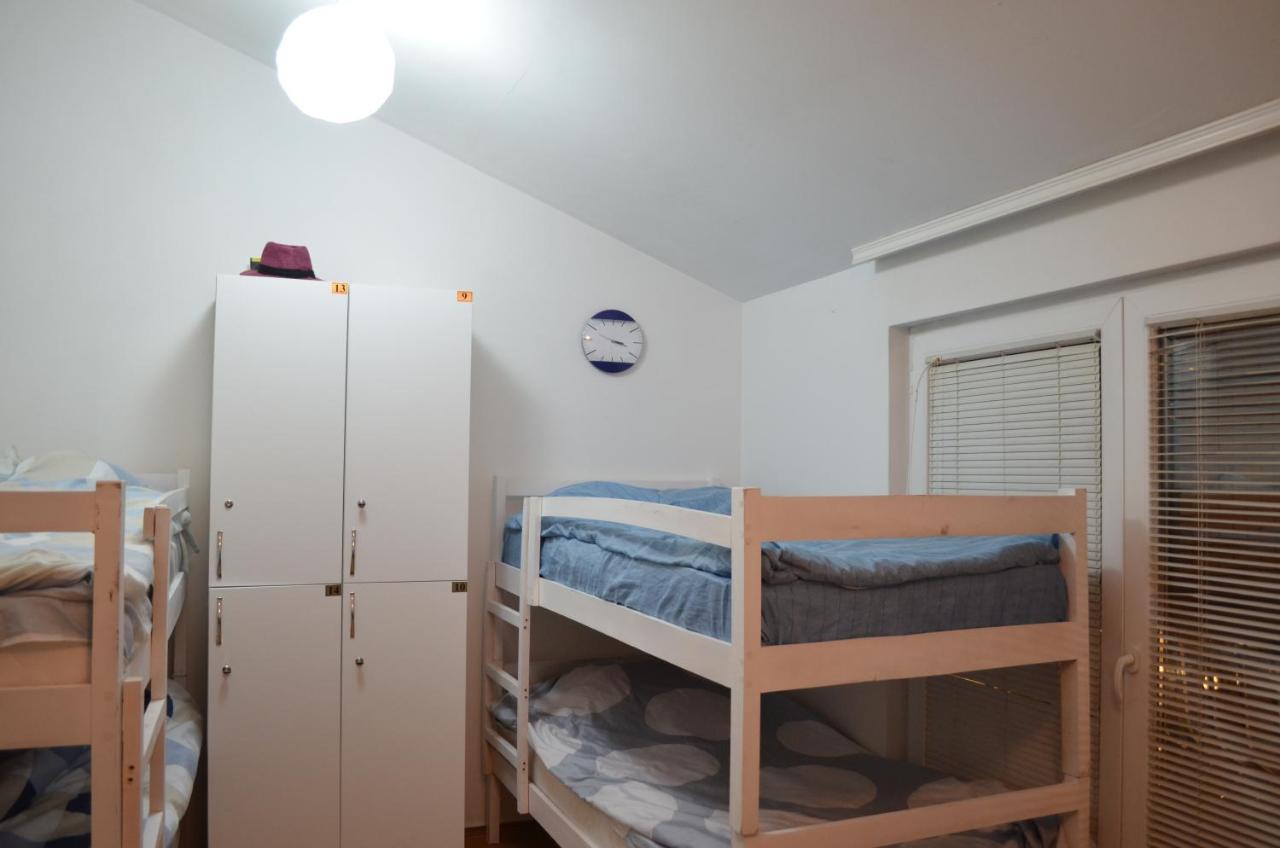 Moonlight Hostel Prishtinë Ngoại thất bức ảnh