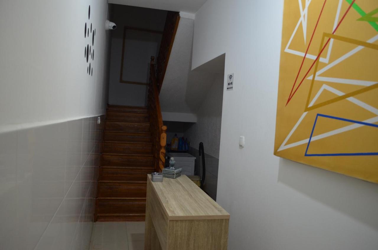 Moonlight Hostel Prishtinë Ngoại thất bức ảnh
