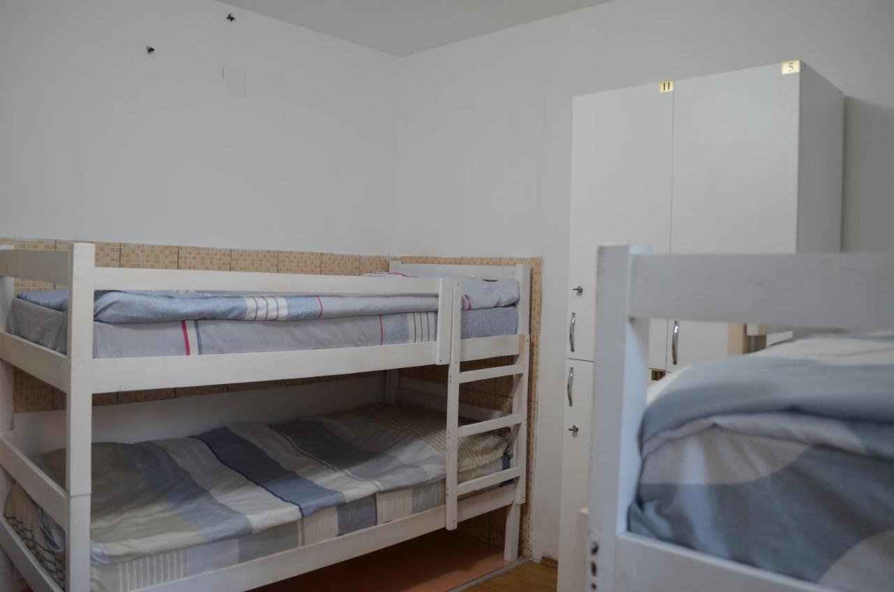 Moonlight Hostel Prishtinë Ngoại thất bức ảnh