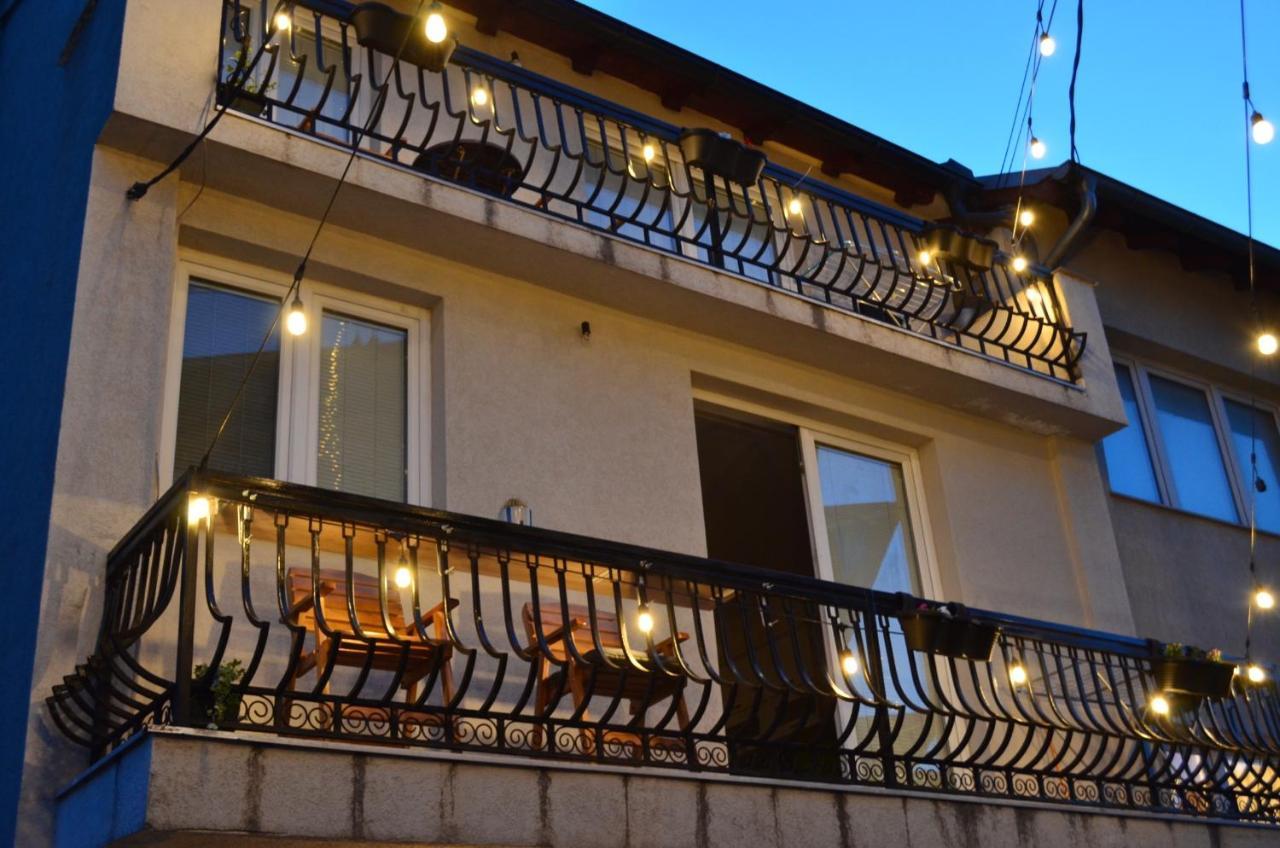 Moonlight Hostel Prishtinë Ngoại thất bức ảnh