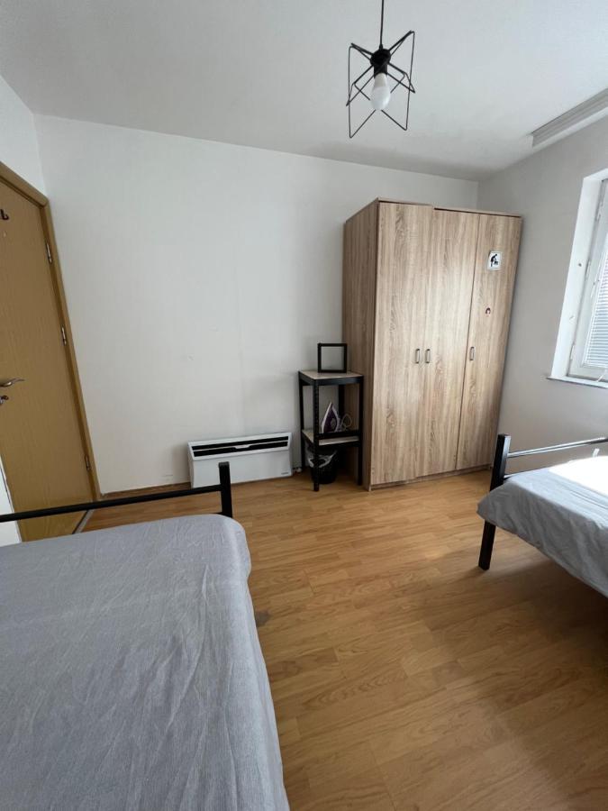 Moonlight Hostel Prishtinë Ngoại thất bức ảnh